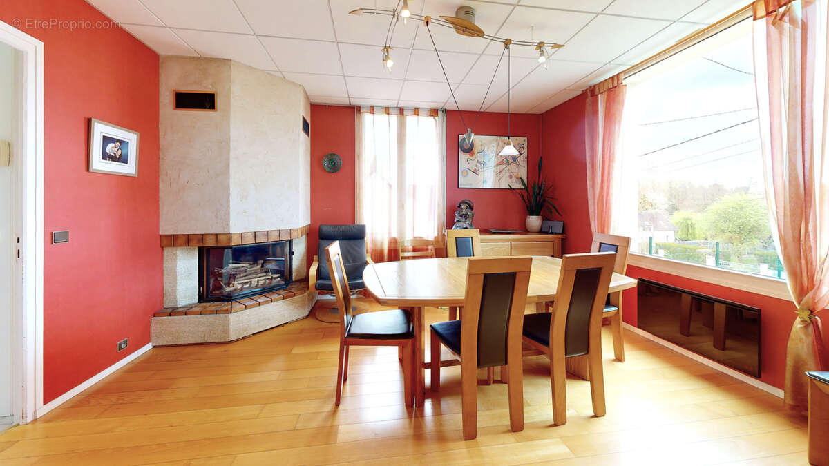 Maison à NEAUPHLE-LE-CHATEAU