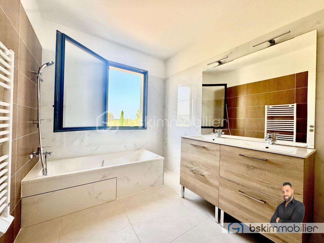 Maison à VIC-LA-GARDIOLE