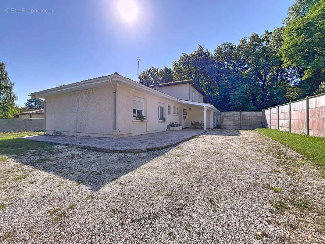 Maison à BLANQUEFORT