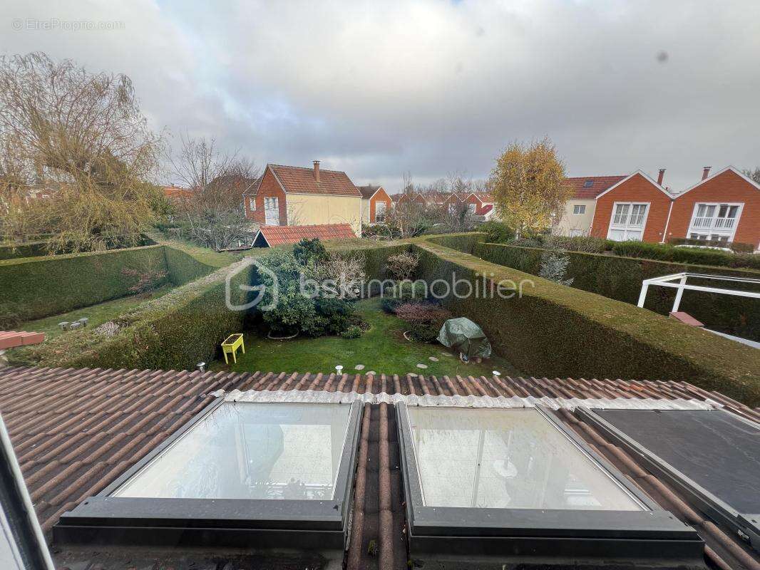 Maison à VOISINS-LE-BRETONNEUX