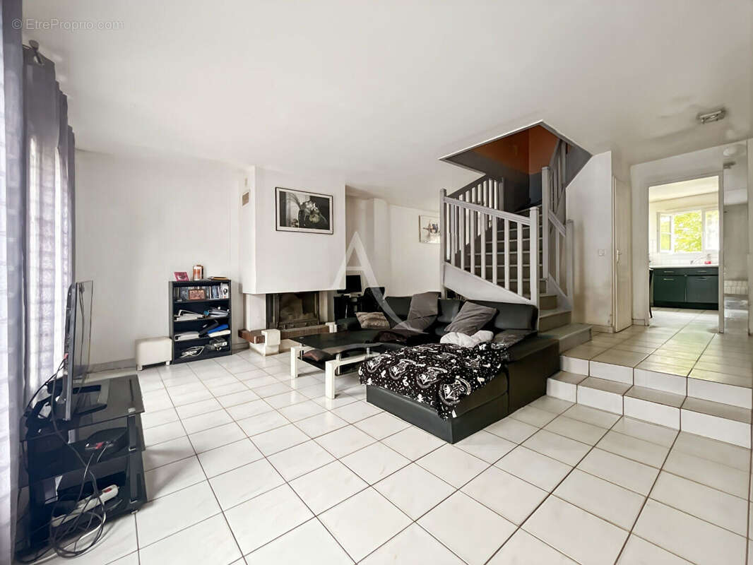 Maison Vaureal 7 pièce(s) 126 m2 - photo 4