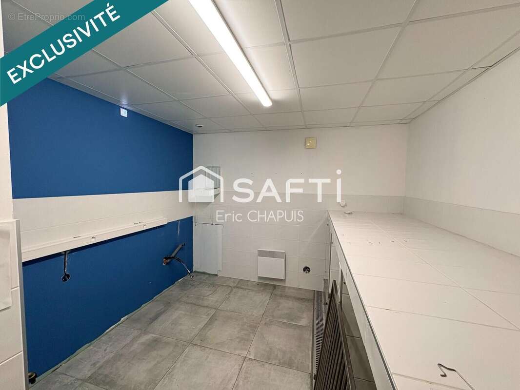 Commerce 232 m² à Saint-Aubin-D'aubigne  - photo 4