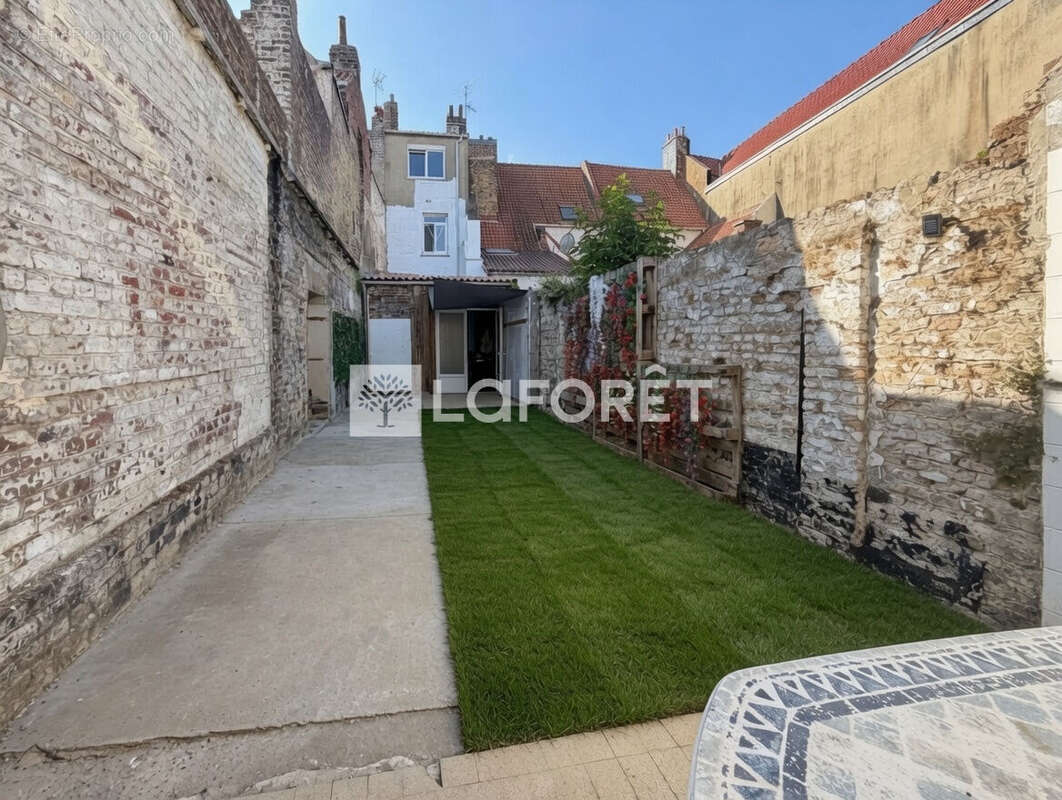 IMMEUBLE : Appartement 70m² + Local commercial - GUÎNES - photo 8
