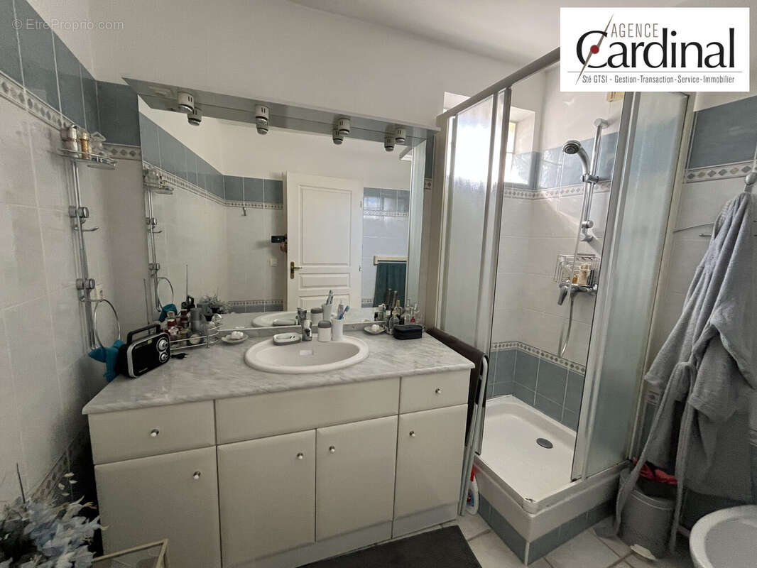 Appartement à MARSEILLE-5E