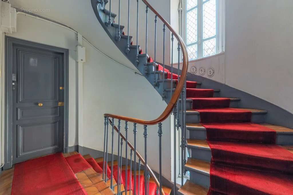Appartement à NEUILLY-SUR-SEINE