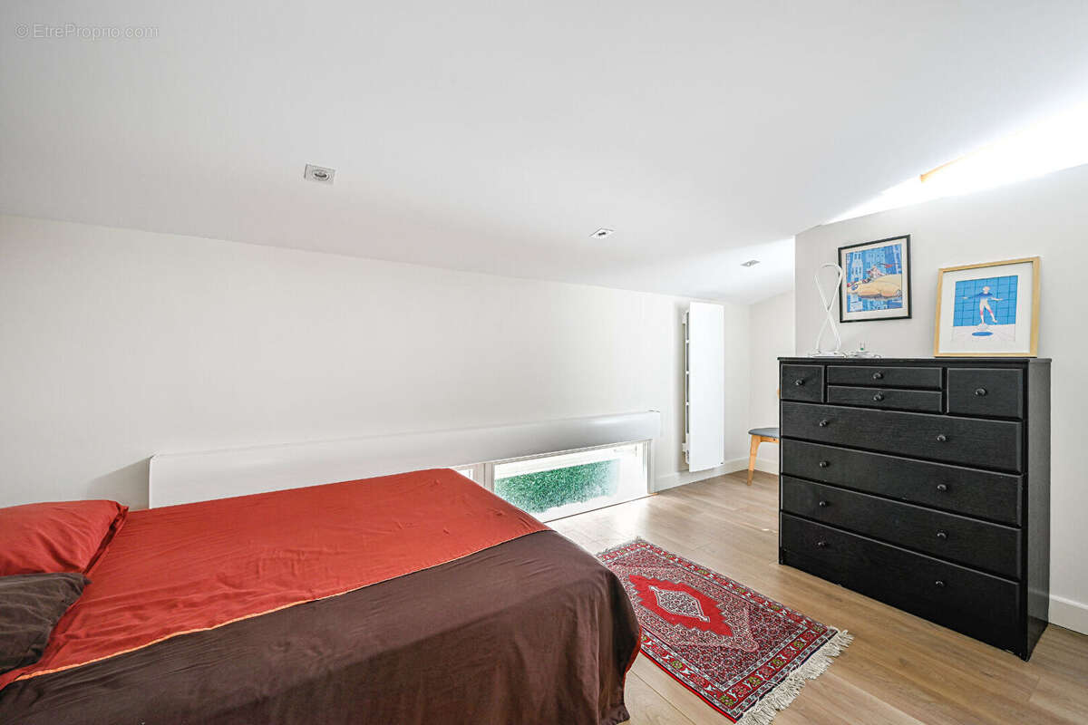 Appartement à PARIS-14E