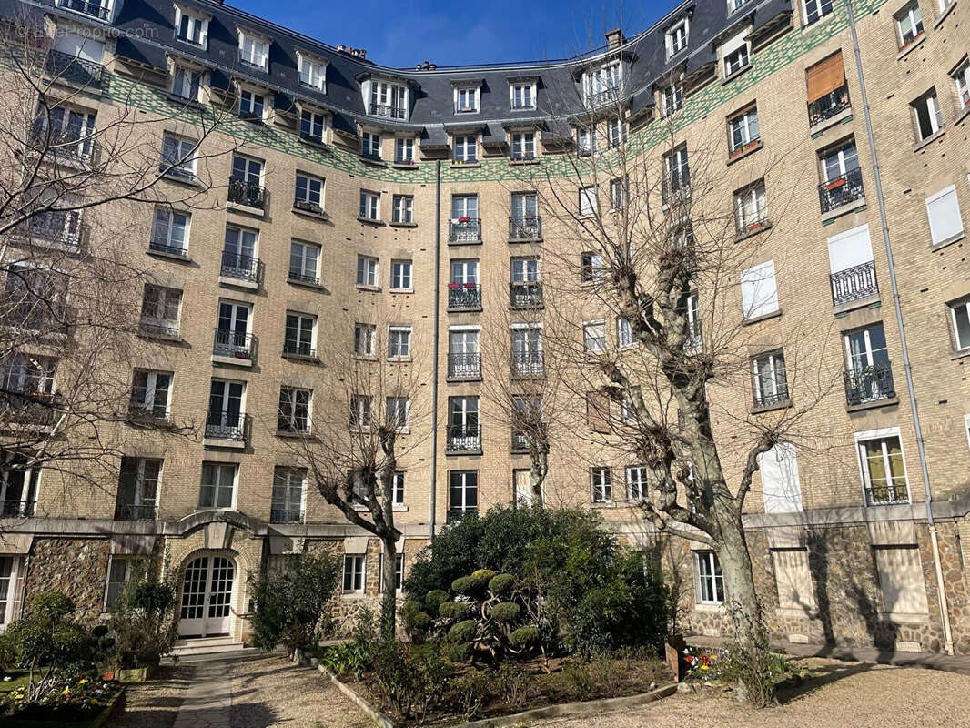 Appartement à PARIS-17E