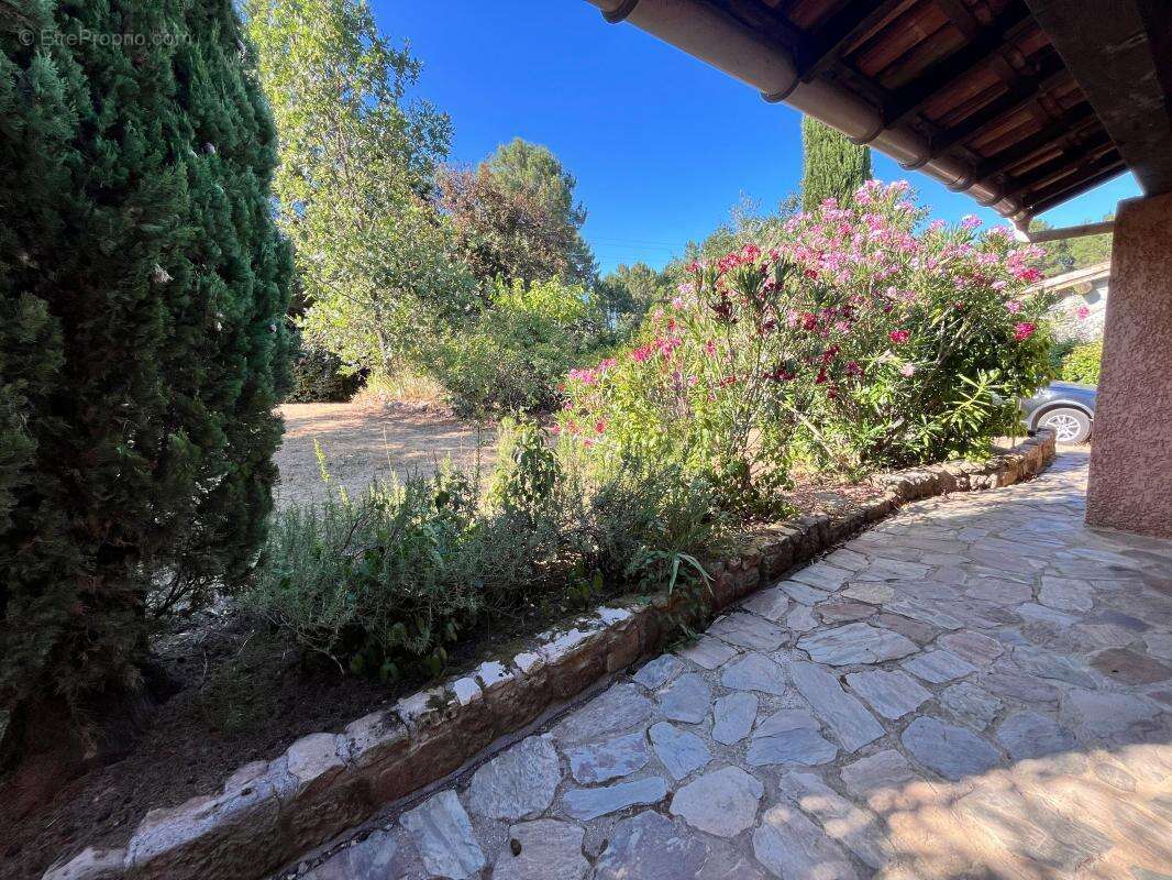 Maison avec jardin et piscine - photo 17