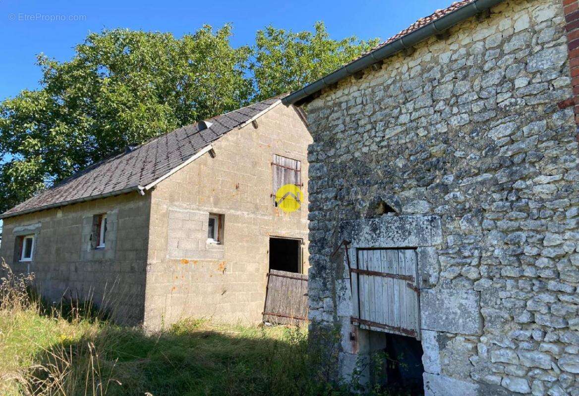 Maison à LES AIX-D&#039;ANGILLON