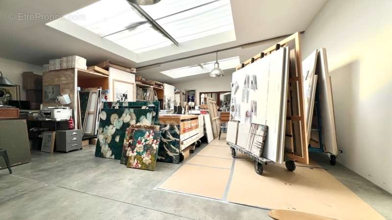 Commerce à AIGUES-MORTES