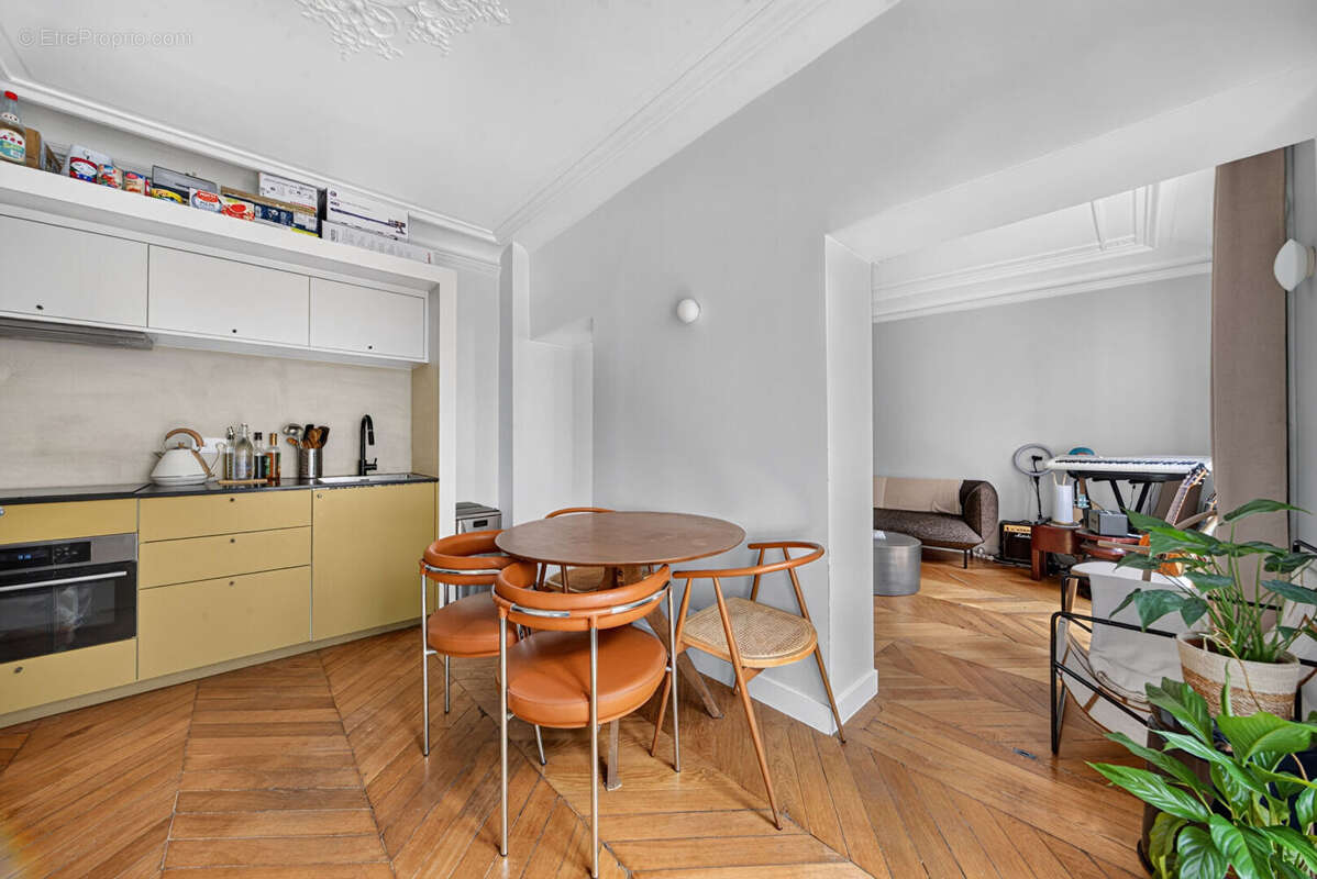 Appartement à PARIS-10E