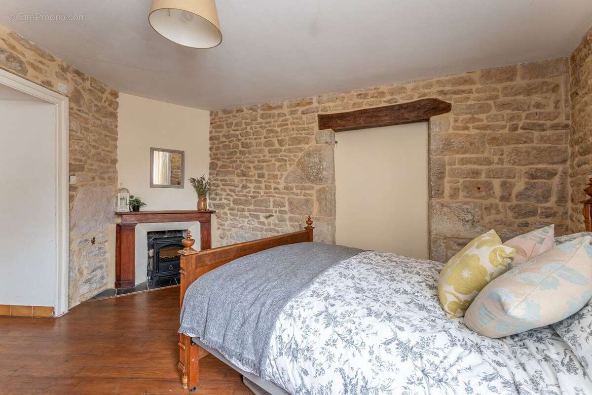 Maison à NANTEUIL-EN-VALLEE