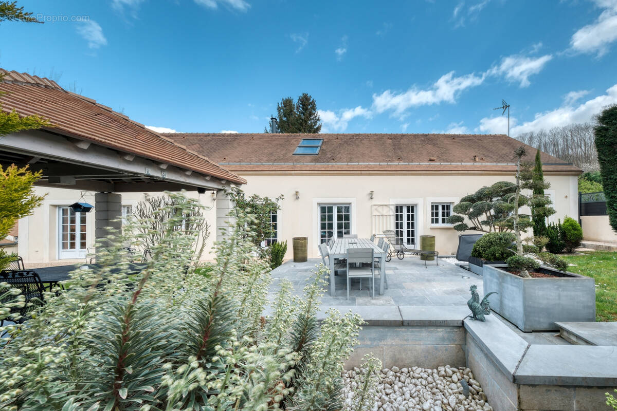 Maison à LE VAL-SAINT-GERMAIN