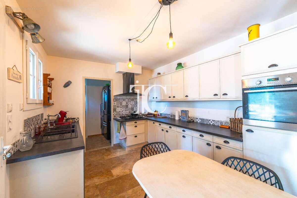 Maison à SAINT-ANDRE-DE-CRUZIERES