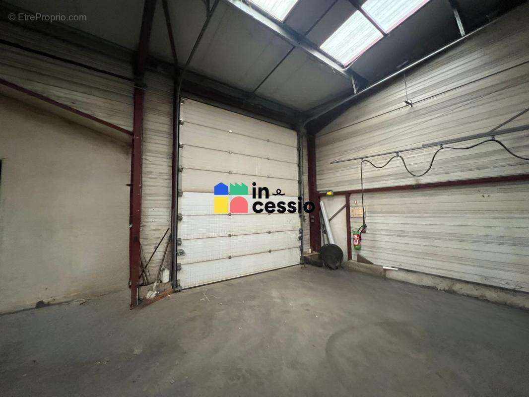 ? à vendre – local d'activité artisanal ou industriel s - photo 11