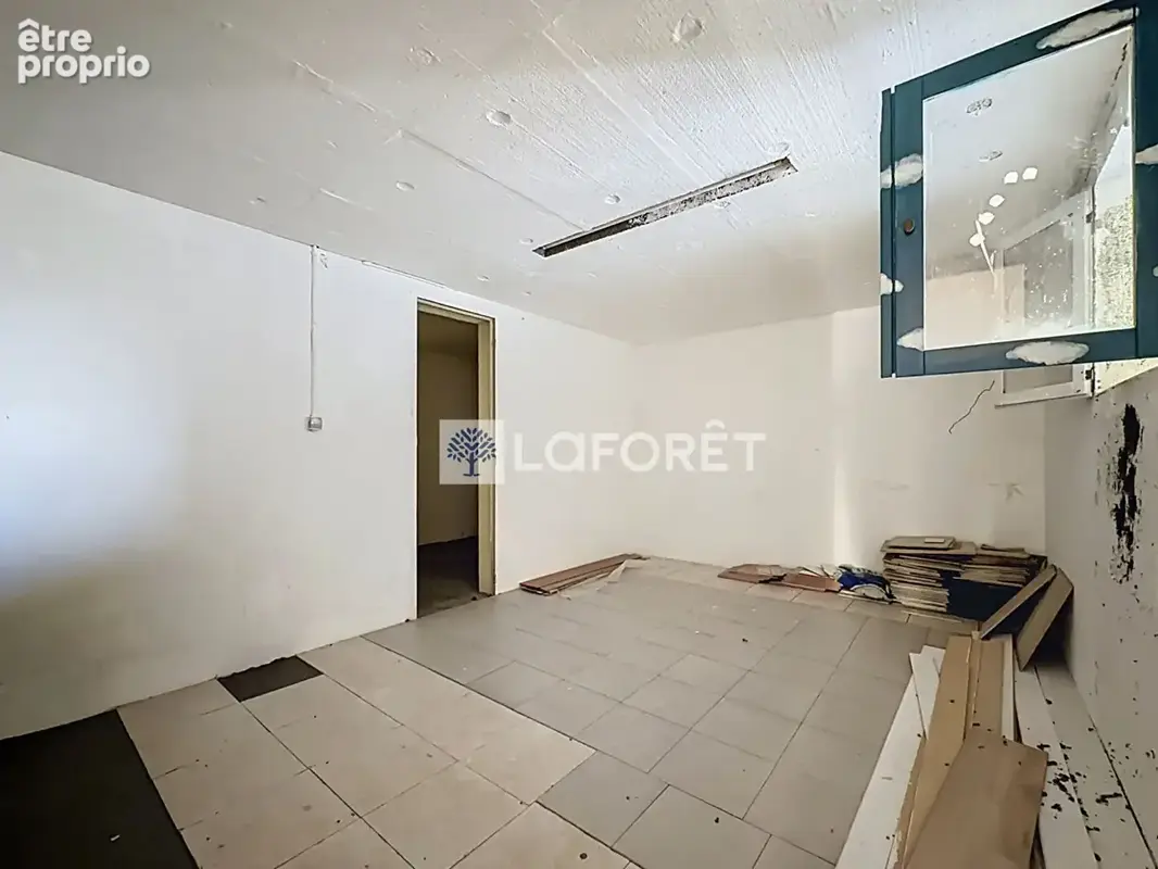 Maison avec beau potentiel, 4 chambres et double garage - La Peyratte - photo 17