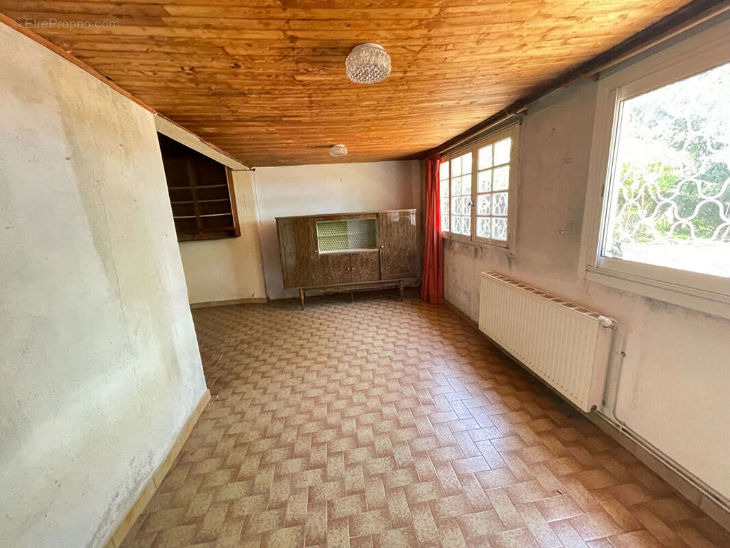 Maison PENNE D'AGENAIS 121m² + garages (terrain 11 630m²) - photo 5