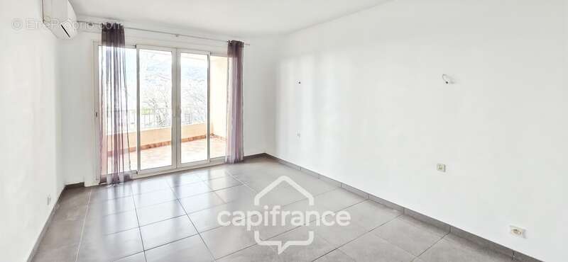 Appartement à CUERS