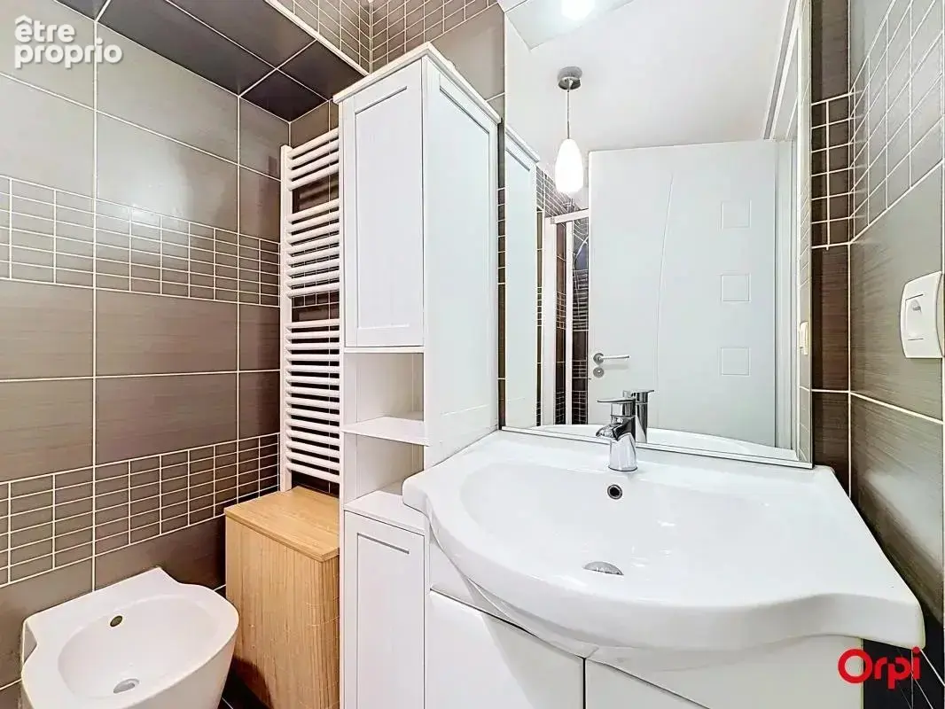 Menton, Quartier Madone-Carnolès, Appartement lumineux exposé Sud en étage élevé, avec une terrasse spacieuse - photo 6