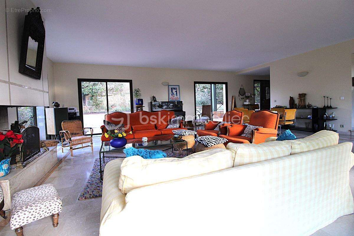 Superbe maison d'architecte sur une parcelle de 4000 m² - photo 7