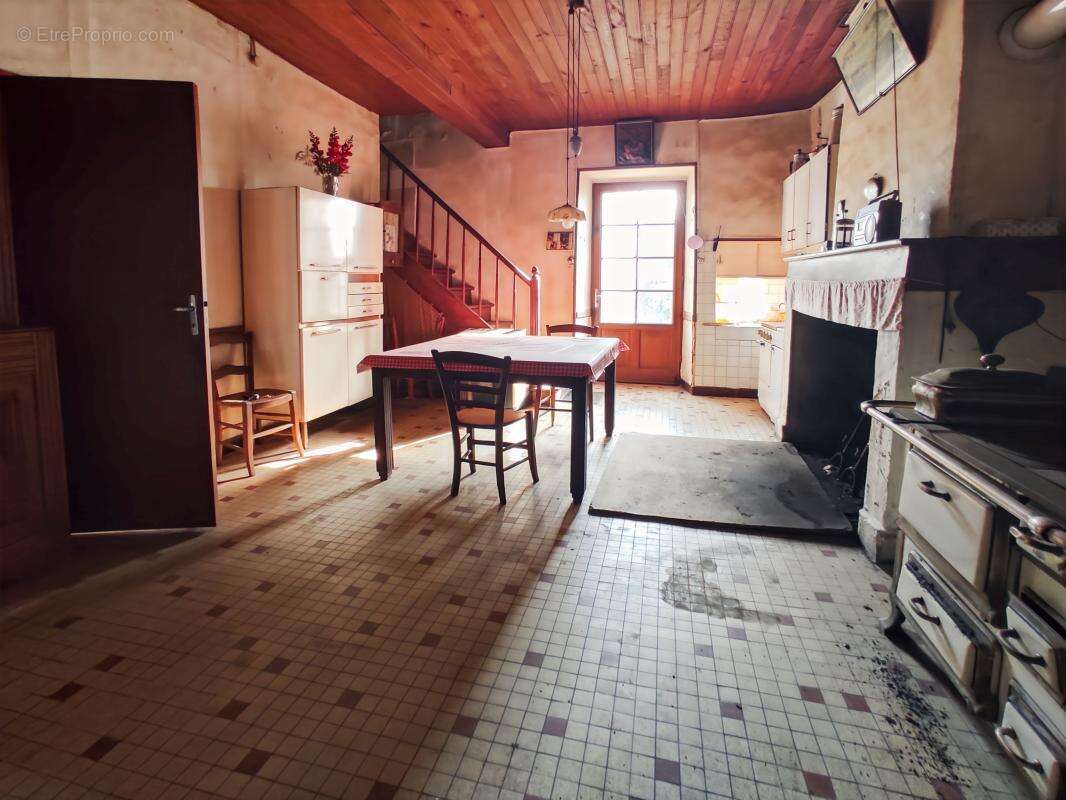Maison à DOUZILLAC