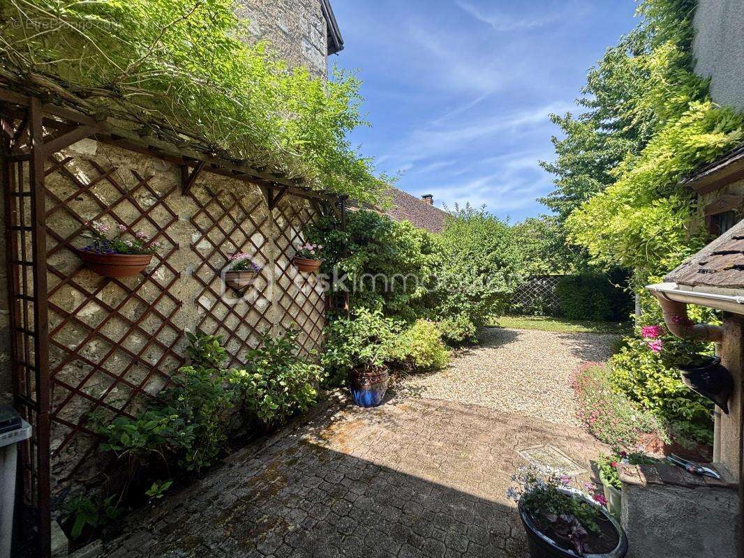 Maison familiale 135 m² – 4 chambres dont 2 suites parentales – Jardin intime sans vis-à-vis - photo 12