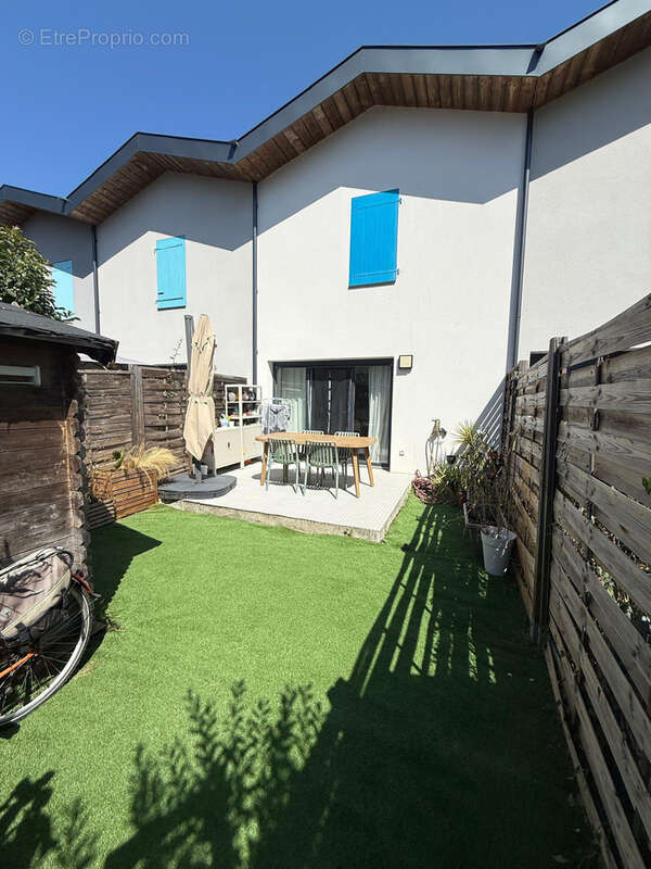 Appartement à PAREMPUYRE