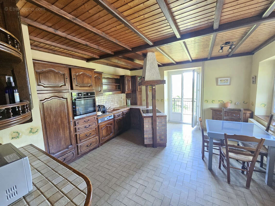 Maison de campagne en pierre avec hangar et terrain de 3500 m2 - photo 5