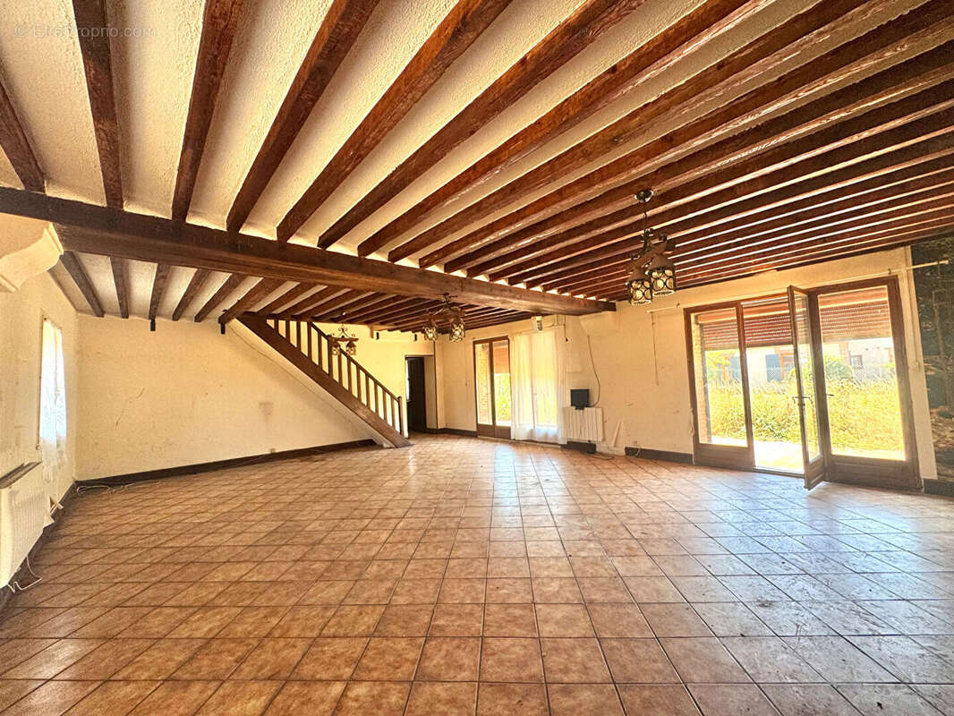 À VENDRE - Maison composée de deux logements indépendants avec terrain de 1300m2 environ - photo 7