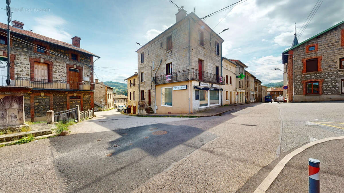 Appartement à UNIEUX