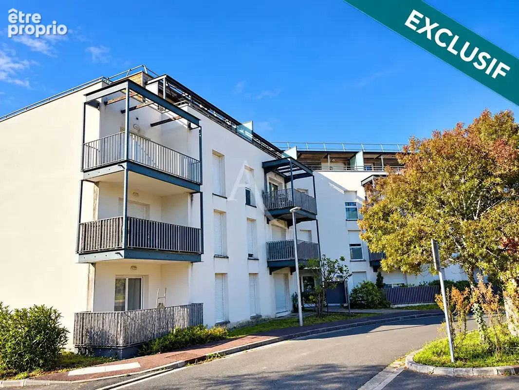 GRADIGNAN : Proche des commodités - Appartement T2 avec balcon et parking - photo 1