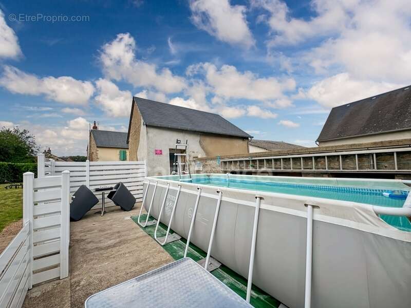 Maison à SAINT-PEREUSE