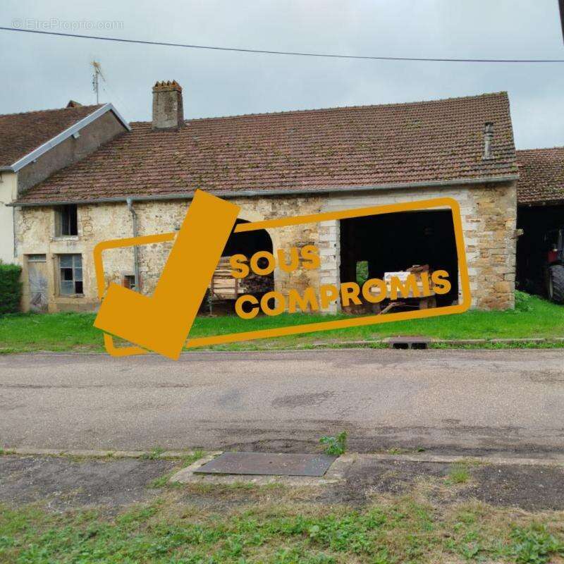 Maison à CHAUVIREY-LE-CHATEL