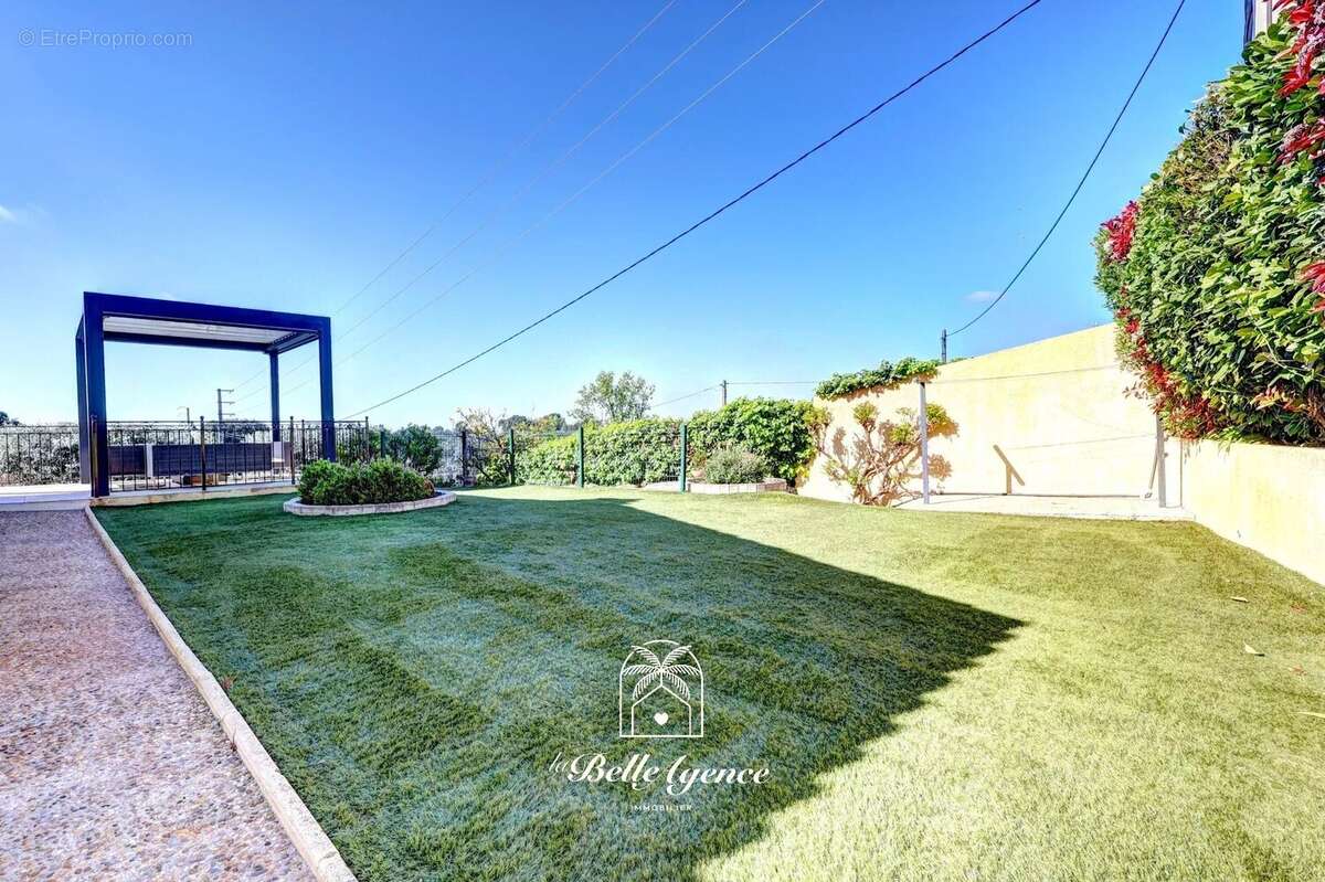 Maison à SAINT-LAURENT-DU-VAR