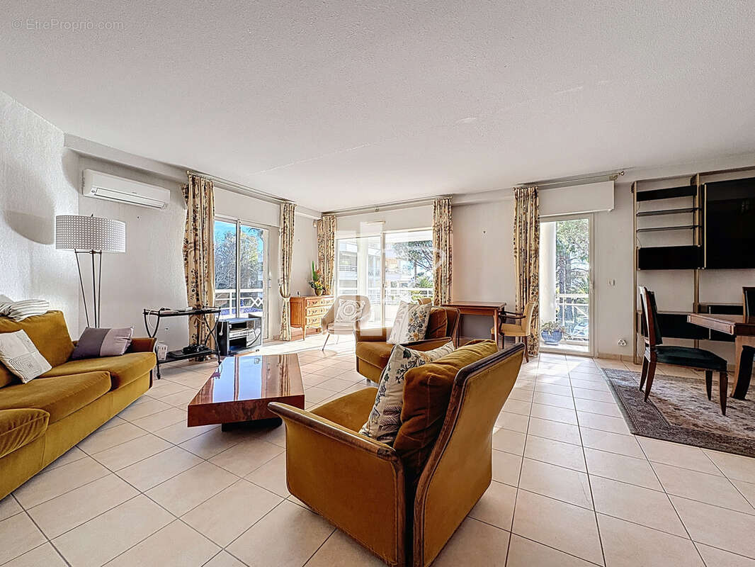 - Appartement type 5 Pièces  - Cœur de Boulouris - Résidence Prestigieuse - - photo 8