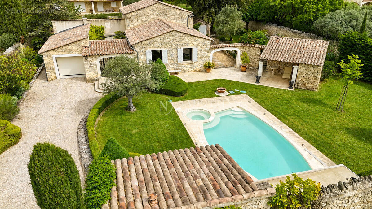 Maison à GORDES