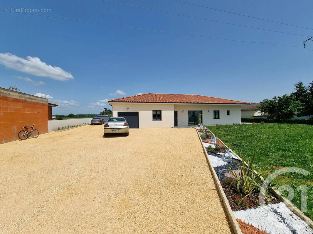 Maison à SAINTE-COLOMBE-EN-BRUILHOIS