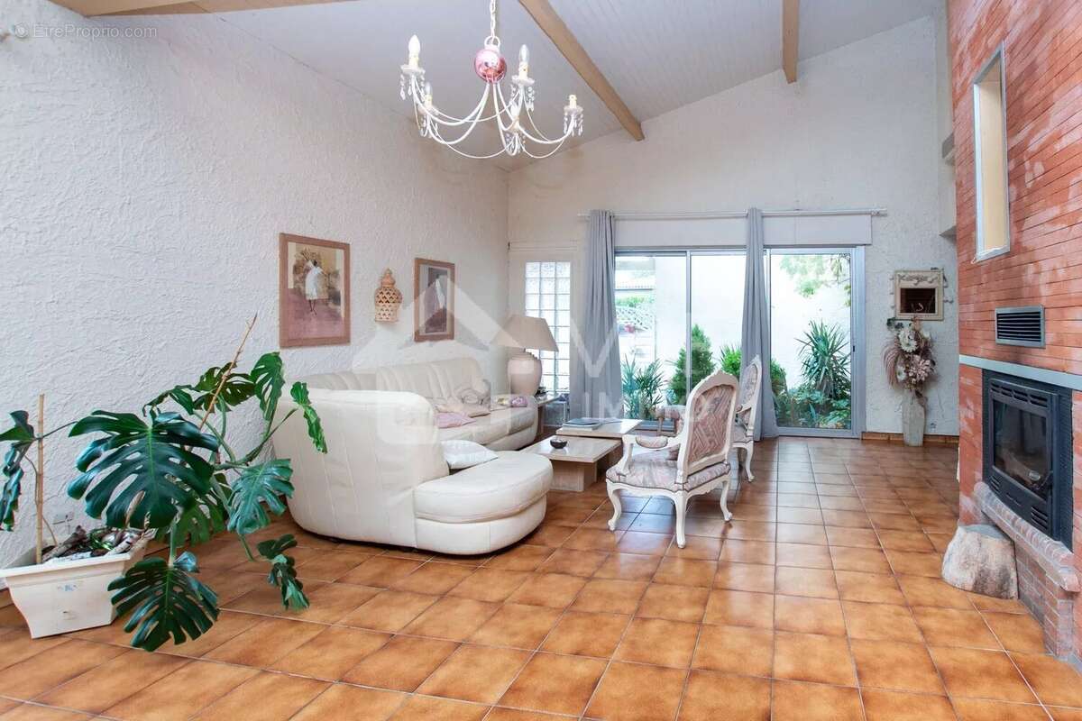 Maison à LAUZERVILLE