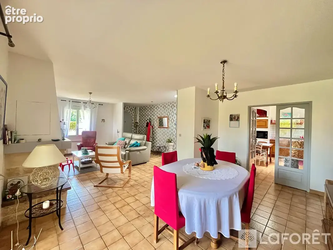 Maison Ambares Et Lagrave - 108m² -  3 chambres + garage - photo 7