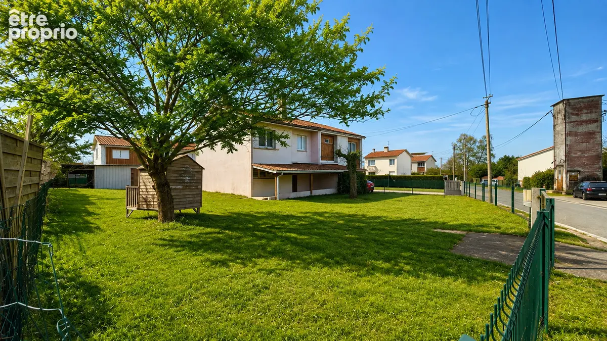 A vendre pavillon de type 4 avec garage et jardin - secteur saint savin - photo 1
