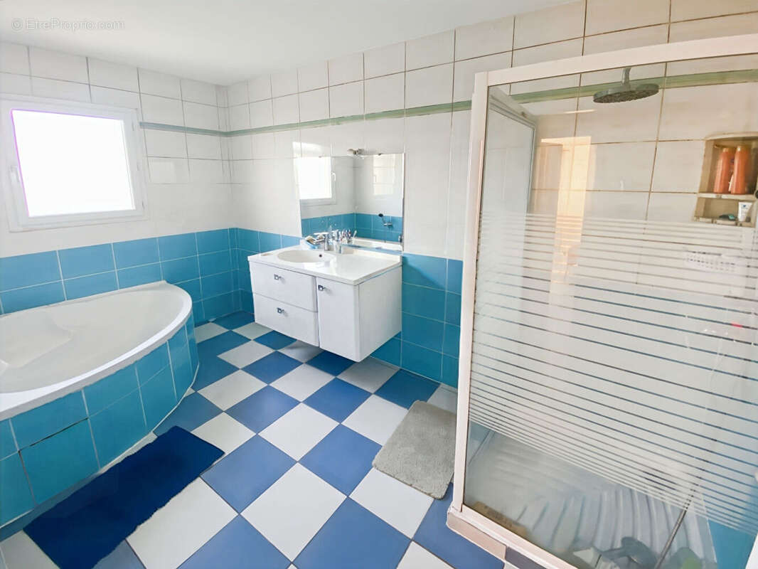 Maison à NEGREPELISSE