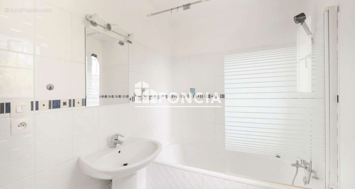 Maison à SAINT-JEAN-DE-BRAYE