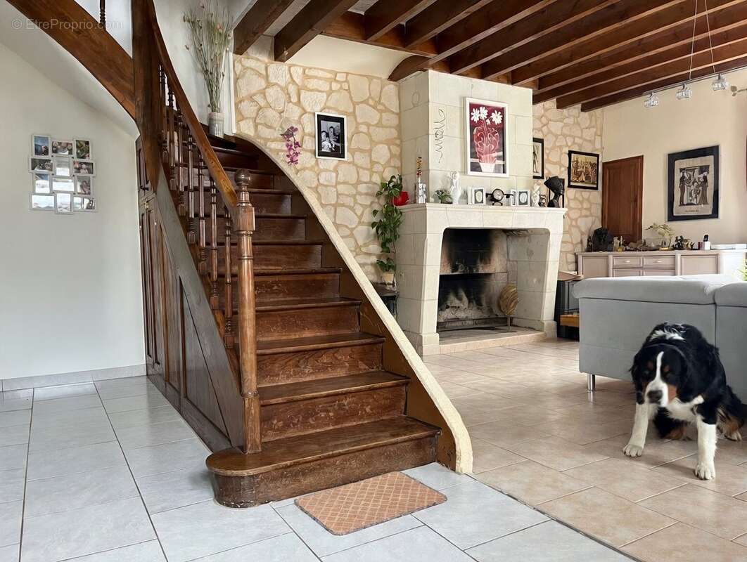 SALON - Maison à LES ULMES