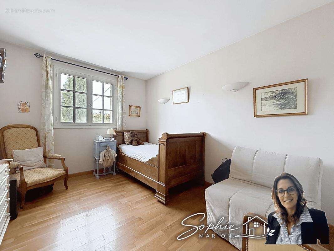 Maison 110 m² à Saint-Genis-Laval  - photo 9
