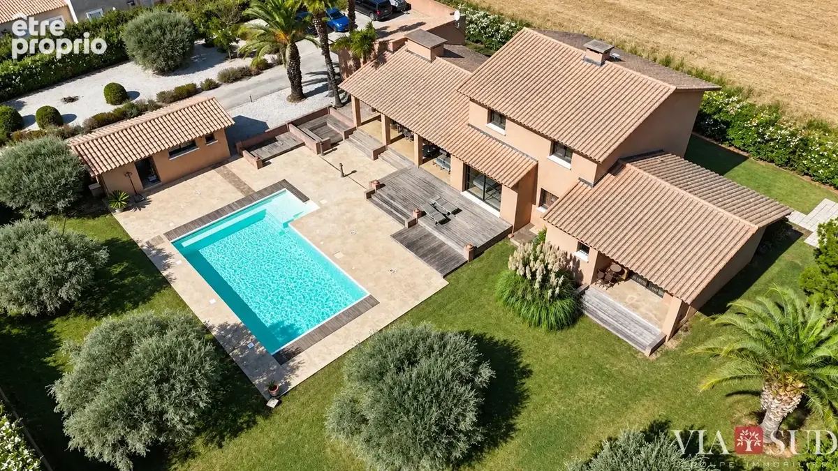 Lignan-sur-Orb  232 m² de lumière, une piscine 12 x 8 et près de 3 000 m² de parc - photo 1