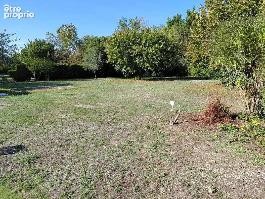 Terrain à bâtir de 900 m² à SAINTES (17) - photo 2