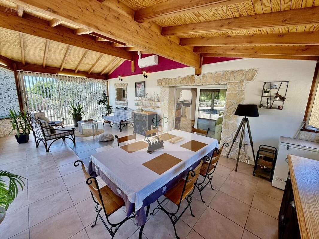 Maison à LA GARDE-ADHEMAR