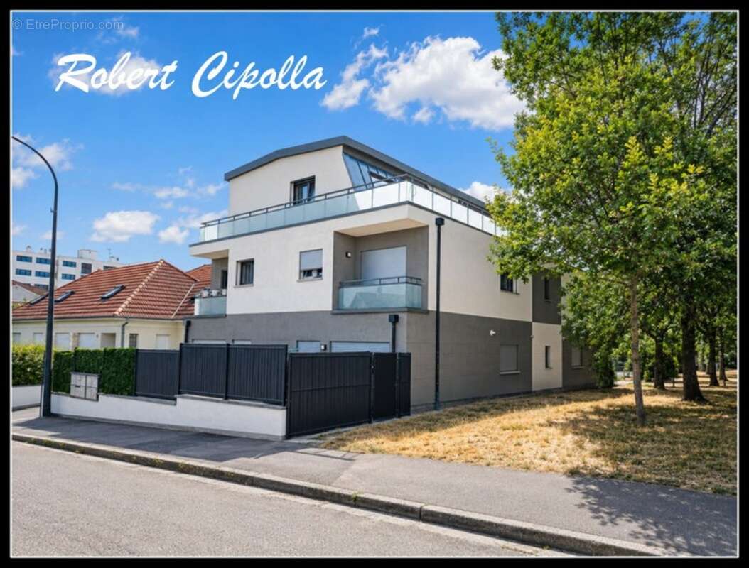 Attique T2 Metz _51,5m²_très grande terrasse de 41m² parking inclus + garage + cuisine équipée - photo 11