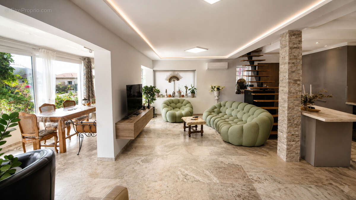 Appartement à VALLAURIS