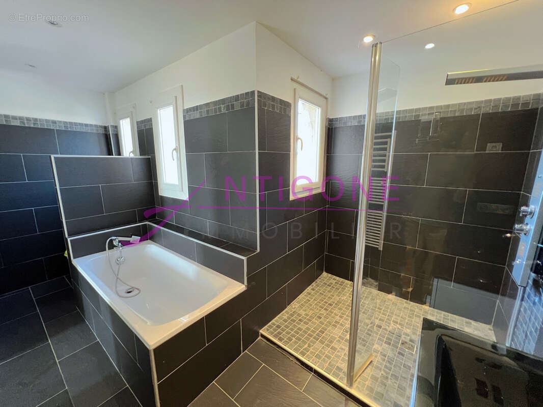 Appartement à SIX-FOURS-LES-PLAGES